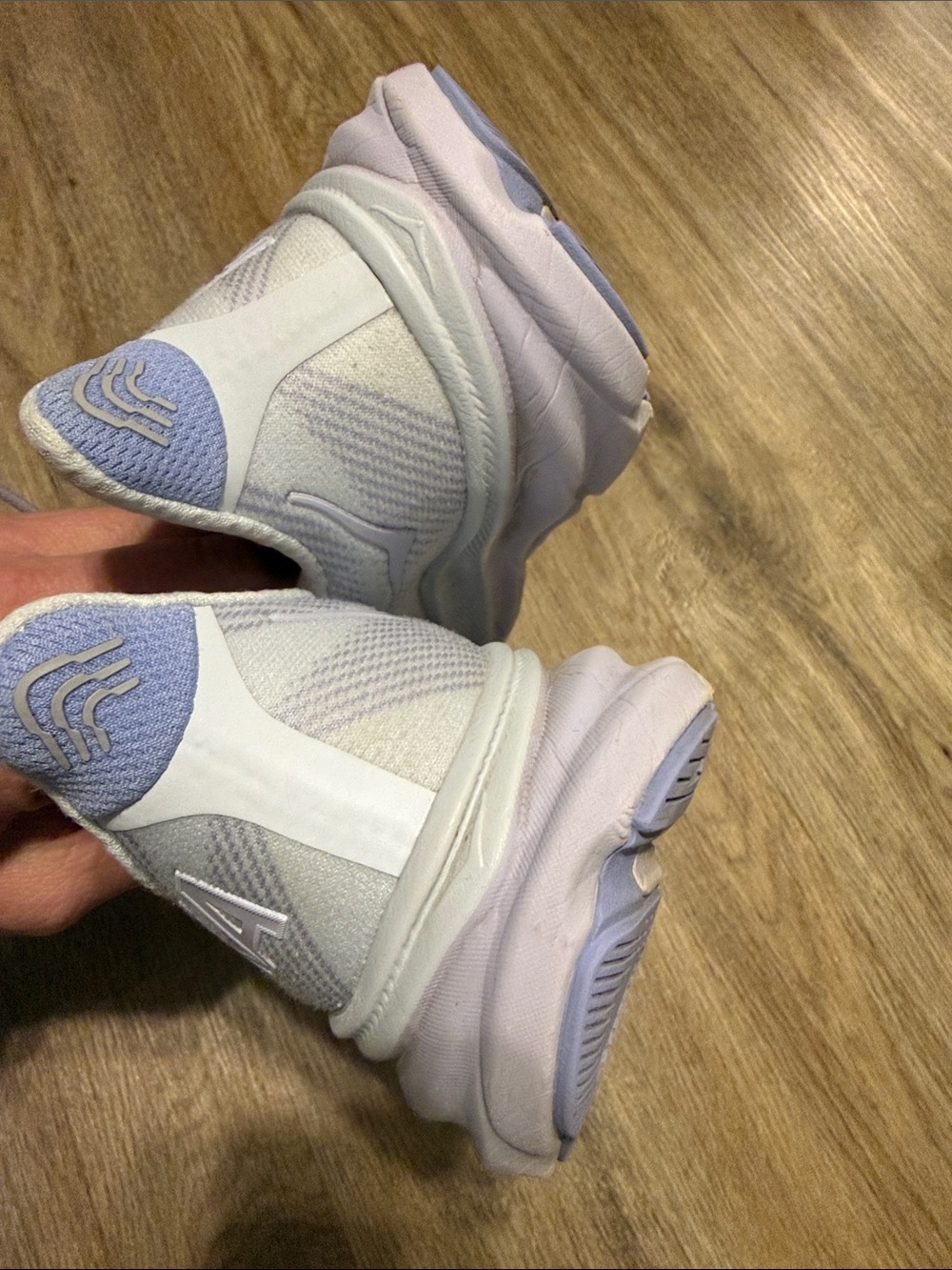 Hoka Clifton 9 Women's Light Lavender/Light Gray Running Sneakers - Picture 15 of 16